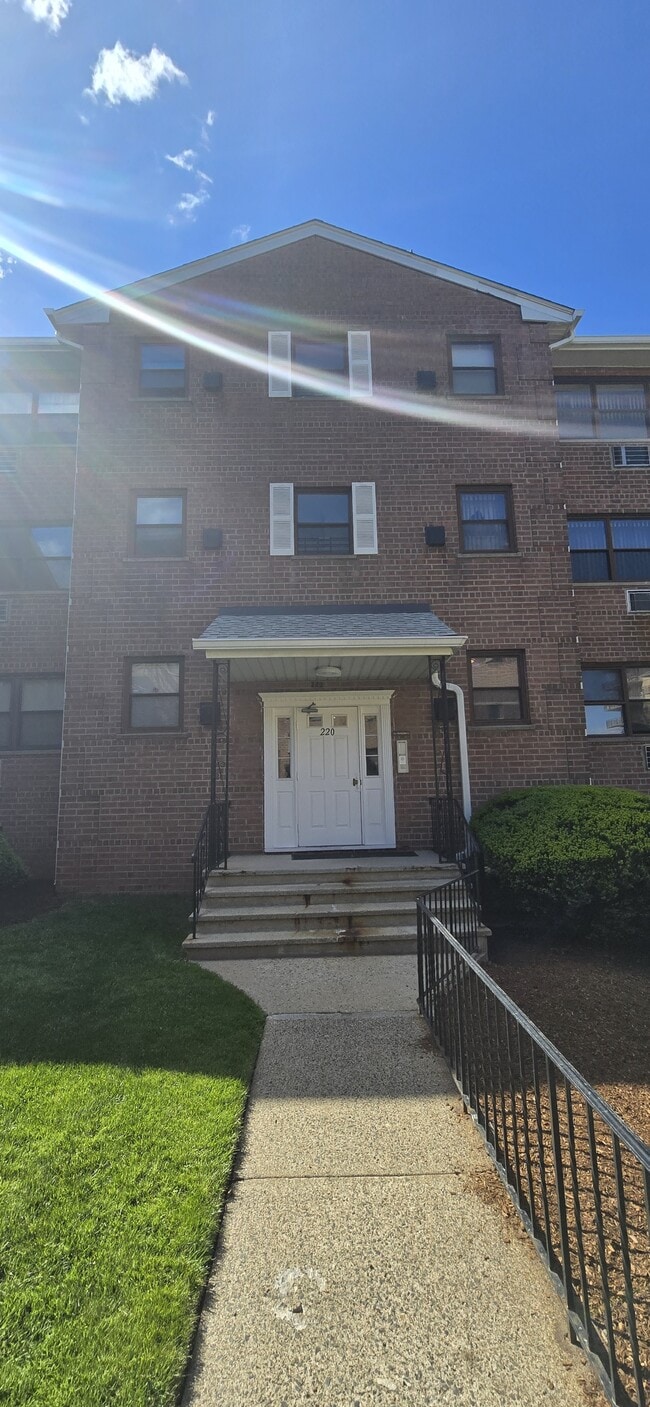 Building Photo - 220 Prospect Ave
