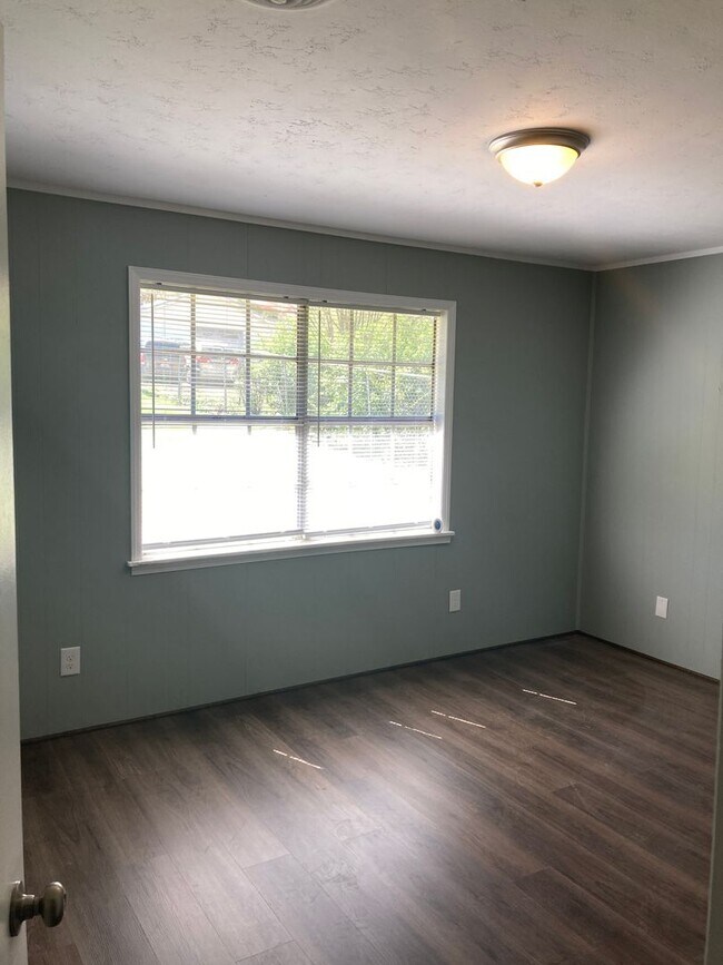 Photo - 915 W 56th St Unidad 915 West 56th Street- B