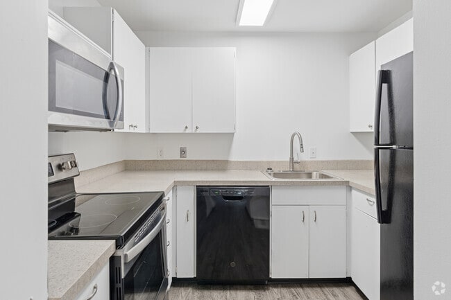 1BR, 1BA - 700SF - Kitchen