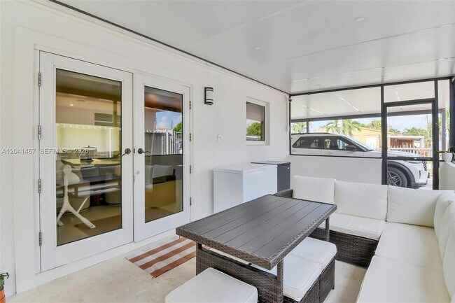 Photo - 241 W 48th St