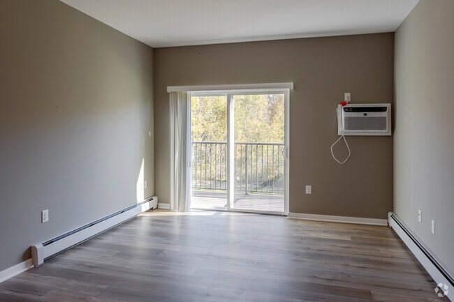 2BR, 2BA - 956SF - Living Room
