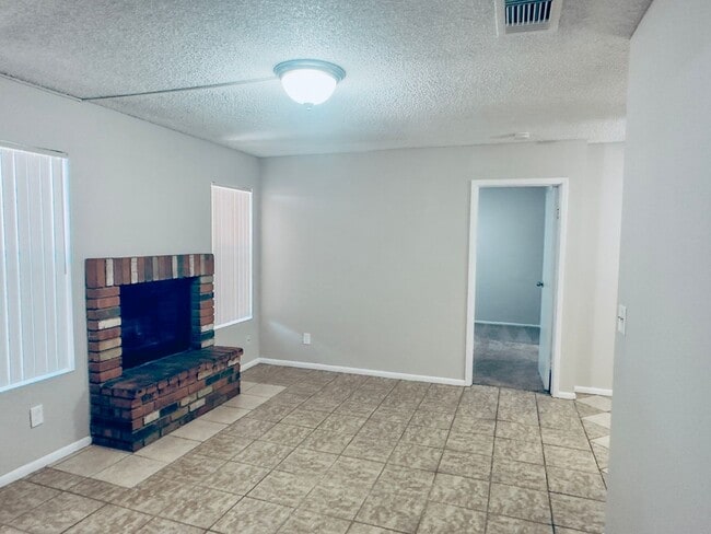 Photo - MOVE IN SPECIAL! Updated 2 Bed/2 Bath Cond... Unidad 1167