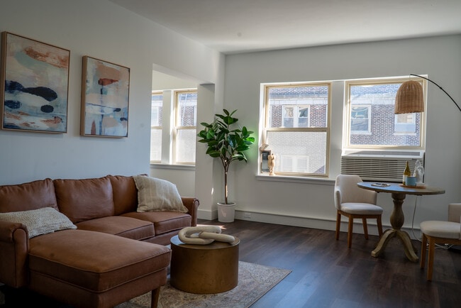 Photo - 1553 W Hollywood Ave