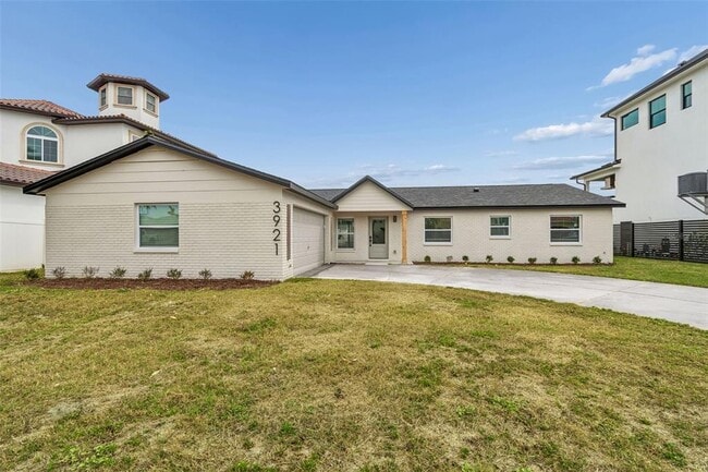 Building Photo - 3921 Versailles Dr