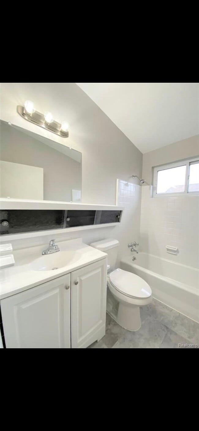 Photo - 22837 Sunnyside St