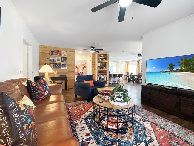 402 Wallace Dean Rd