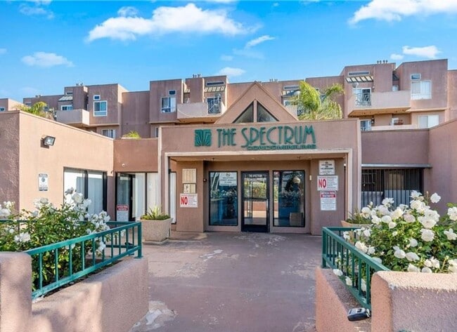 Building Photo - Remodeled 1bed/1bath right in the heart of... Unit 329 Rental