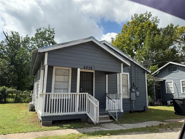 Building Photo - 4808 1/2 Ireland St