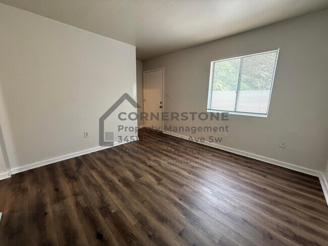 Building Photo - 106 Lee Ave NE Unit Apt 3