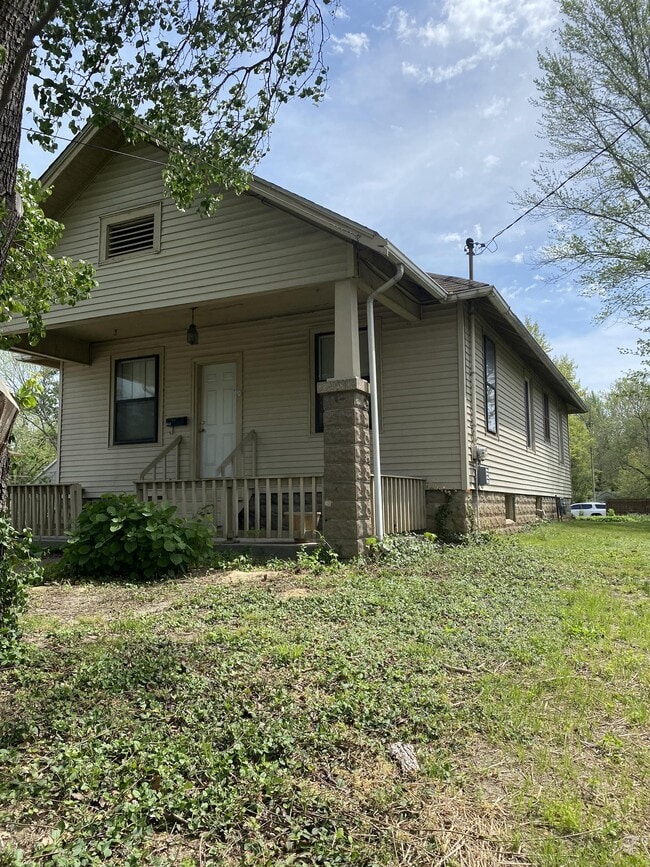 815 W Walnut St