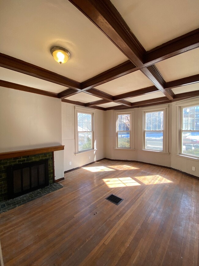 Building Photo - 442 Farmington Ave