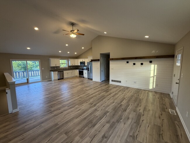 Photo - 105 Bottle Dr