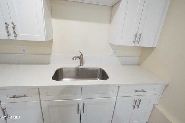 Photo - 448 W 41st Pl