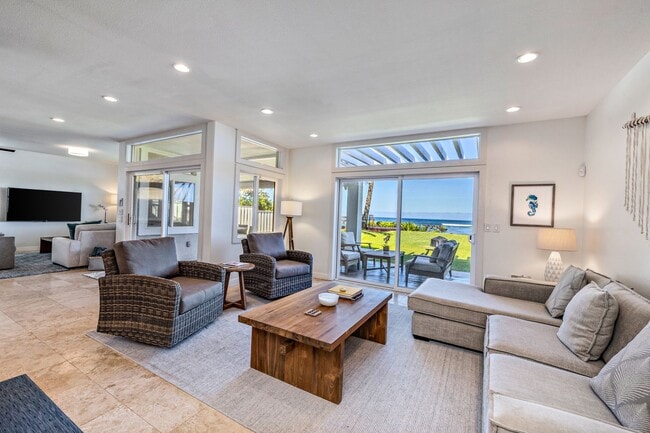 Photo - Hawaii Life Presents Hale Maluhia Beachfro...