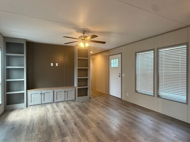 Photo - 210 Betty St