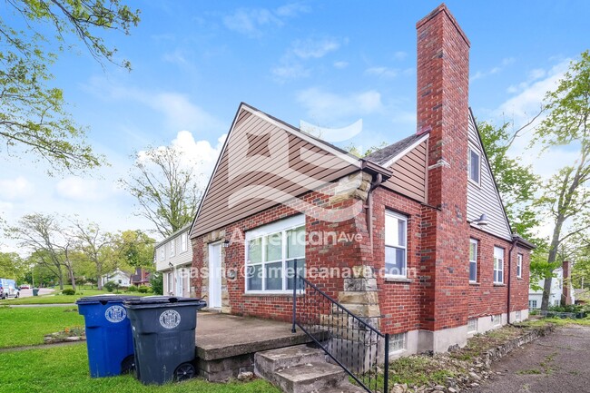 Photo - 1818 Parkhill Dr