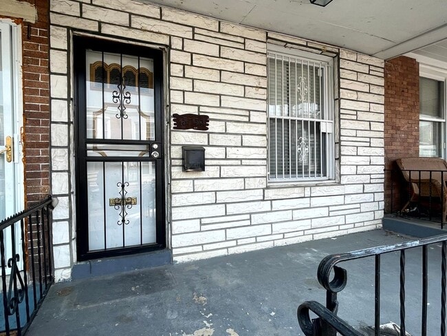 Building Photo - 3 Bedroom Home Steps to LaSalle University