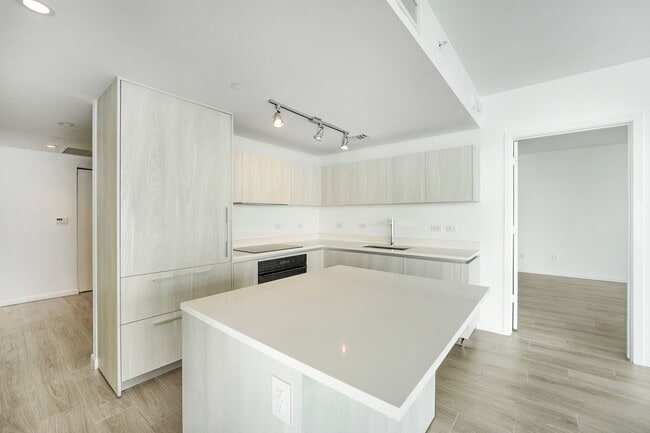 Photo - 3131 NE 7th Ave Unidad # 3101