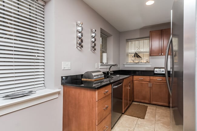 Photo - 736 Light St