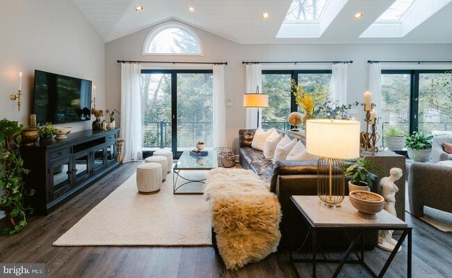 Photo - 15841 York Rd