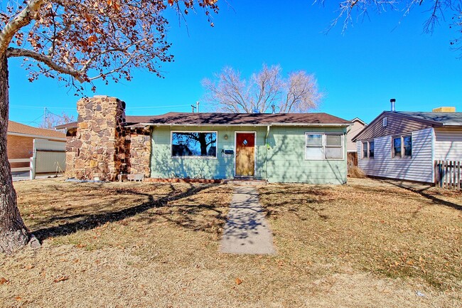 Building Photo - 2430 Bunting Ave Unit A