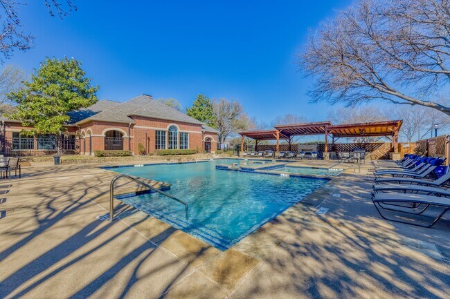 Reserve your address in our luxury apartment community, in a prime location.