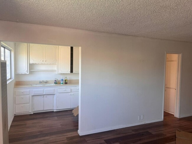 Building Photo - 4928 E 60th St Unit 4928 E. 60th St Apt A