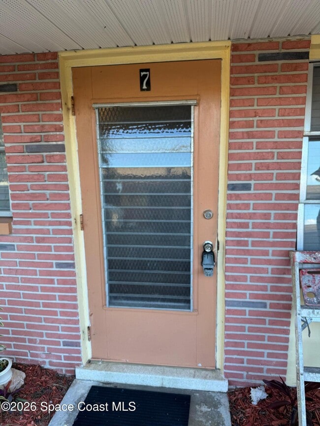 Building Photo - 2095 Pineapple Ave Unit 7