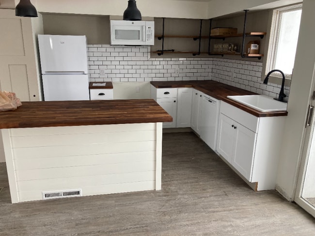 Photo - 1019 2nd St W