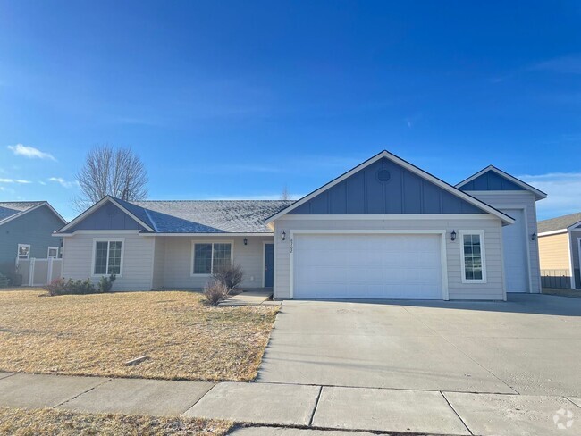 Building Photo - Newer 3/2 Rathdrum Rancher with RV Garage Rental