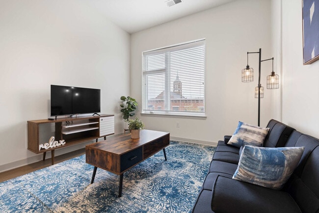 Photo - 633 E Main St Unit ID1031627P