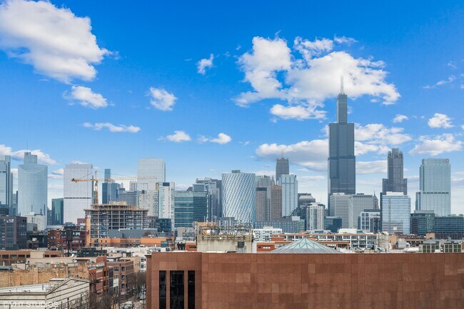 Photo - 6 S Laflin St