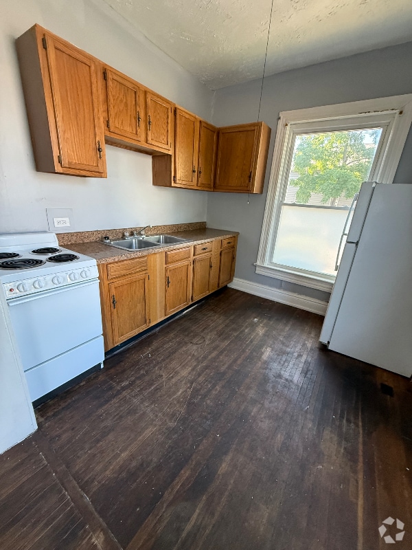 Building Photo - 133 Defiance Ave Rental