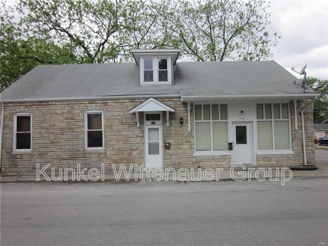 Building Photo - 104 S Alton St