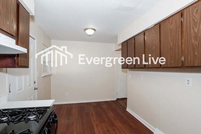 Photo - 651 Fairborn Rd