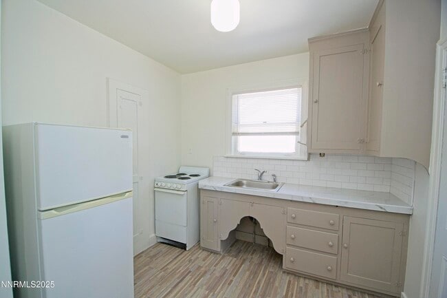 60 Boyd Pl