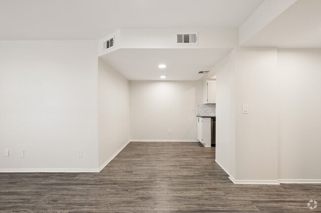 2BR, 2BA - 1200SF - Dining Room - 5505 Zelzah