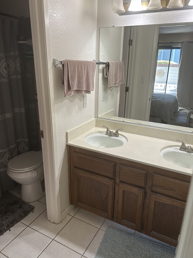 Building Photo - 7417 Auburn Oaks Ct Unit K Rental
