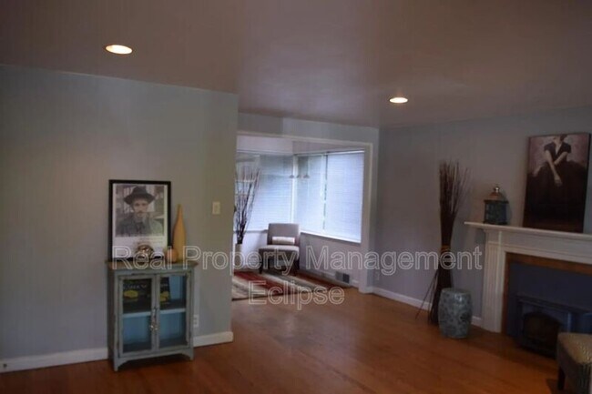 Photo - 4421 29th Ave W