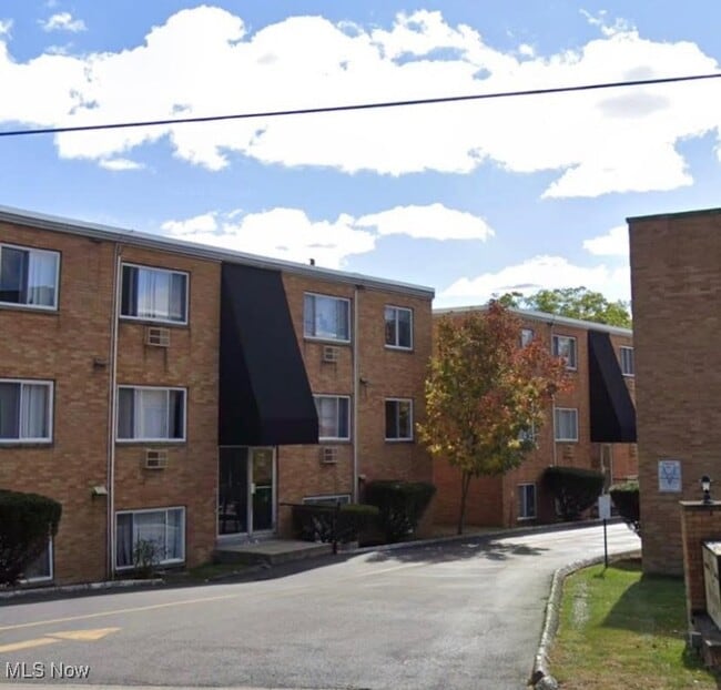 Building Photo - 20365 Lorain Rd Unit A-5
