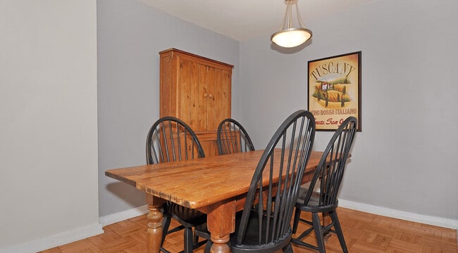 Building Photo - Heath Estates C Unit 00306