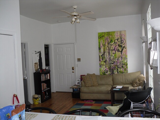 Building Photo - 2321 W Belmont Ave Unit 2R