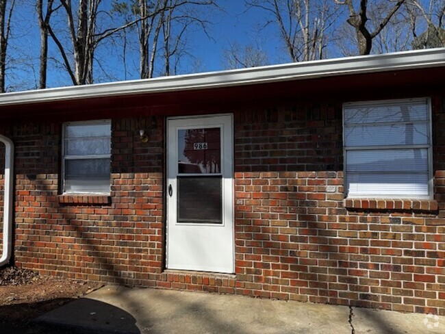 Building Photo - Updated one bed and One bath apartment