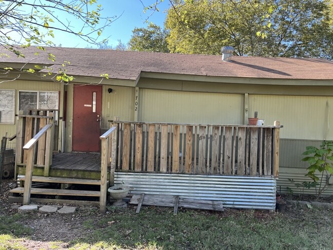 Building Photo - 702 Jernigan St