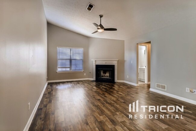 Photo - 270 Hayward Ln