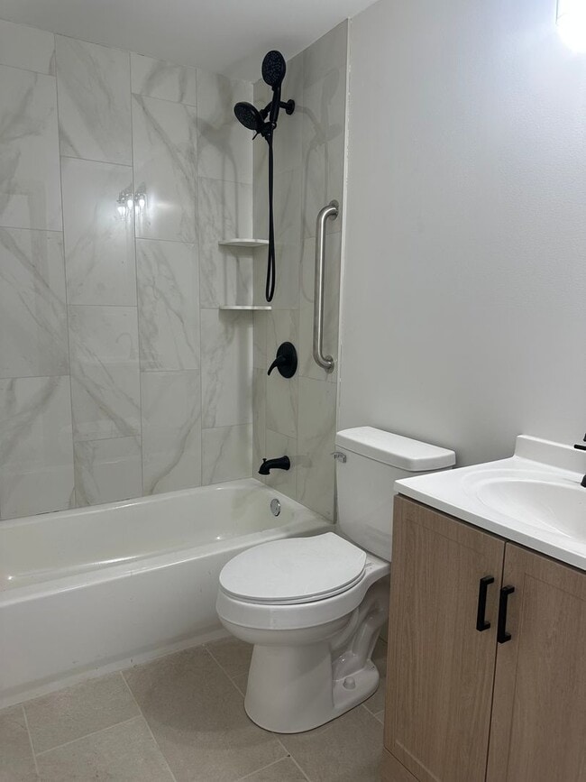 Photo - Beautifully Renovated 1 Bedroom Apartment Unidad 201