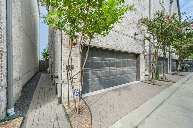 Photo - 4019 University Grove St