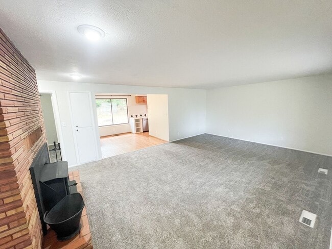 Photo - 3 Bedroom, 2 bath house in Moyina Heights