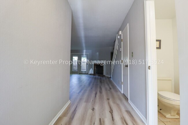 6246 S Yorktown Pl