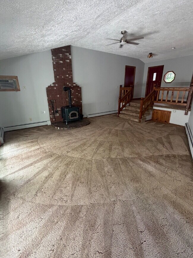 Photo - 2-Bedroom, 2-Bath Single-Family Home with Oversized Garage – Hudson, NH